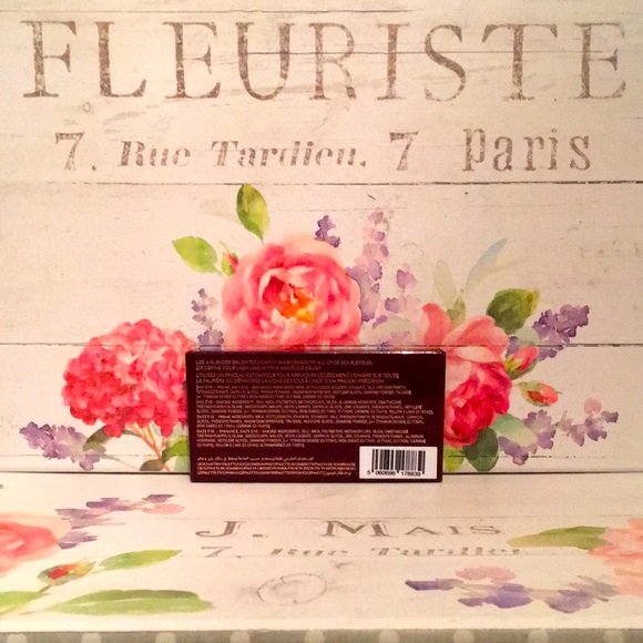 Charlotte Tillbury Darling Easy Eye Palette NWT 🎀 - Picture 3 of 10